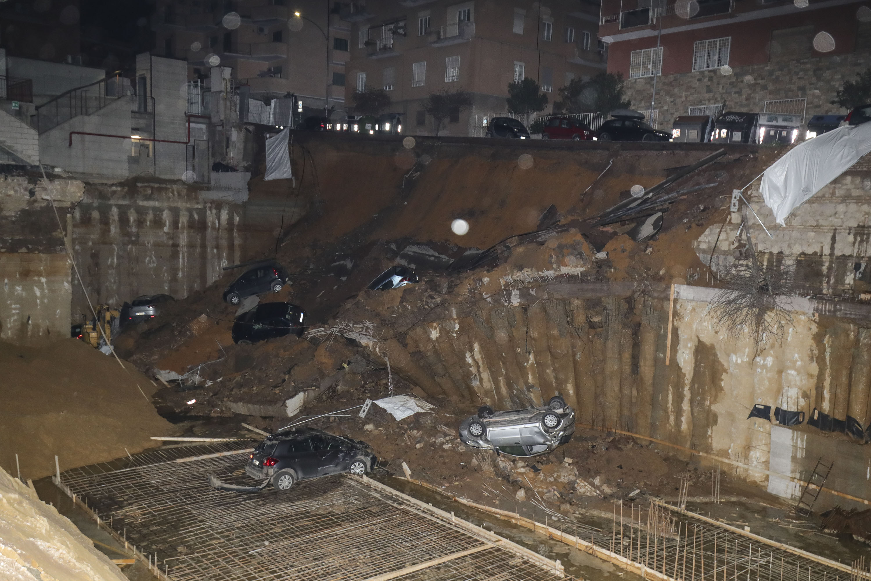 Sinkhole swallows cars and evacuates buildings in Rome